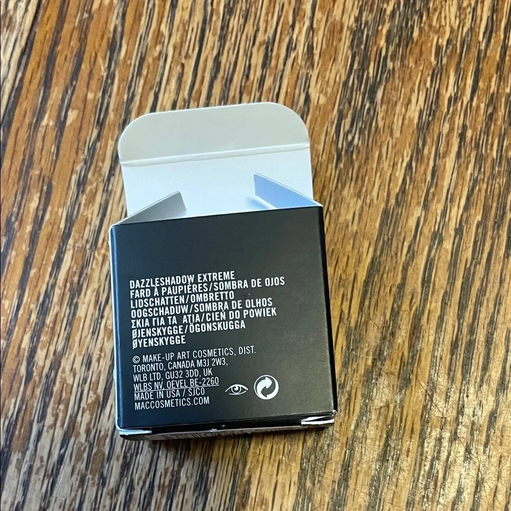 MAC Cosmetics Dazzleshadow Extreme in Silver
